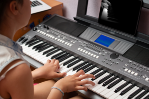 Blog-2_-A-Beginners-Guide-to-Learning-the-Keyboard-870×580